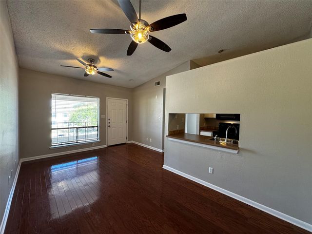 1705 Crossing Place 139C, Austin, TX 78741