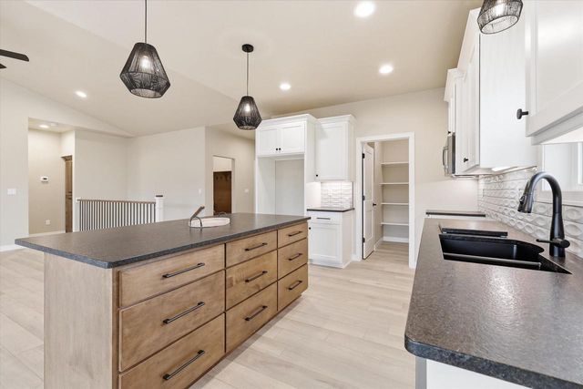 1280 AUTUMN FIELD LANE, De Pere, WI 54115