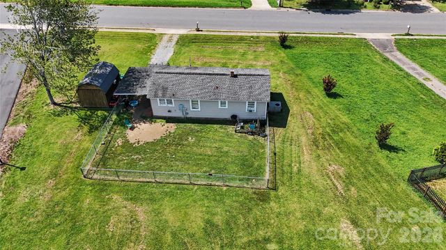 907 Lakeview Drive, Pineville, NC 28134