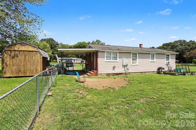 907 Lakeview Drive, Pineville, NC 28134