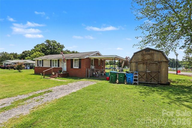 907 Lakeview Drive, Pineville, NC 28134