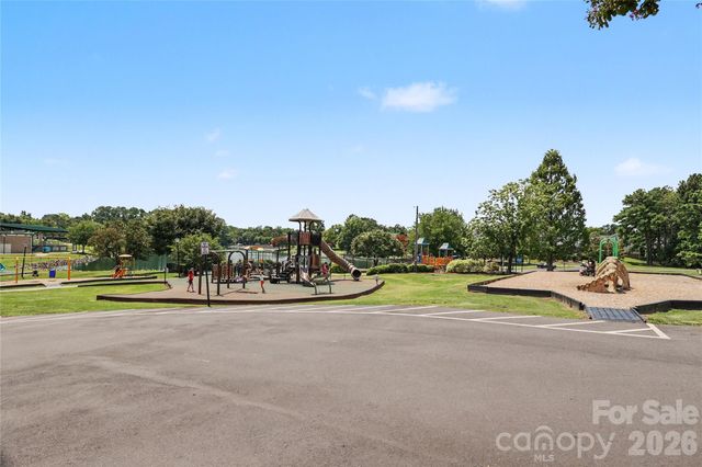 907 Lakeview Drive, Pineville, NC 28134