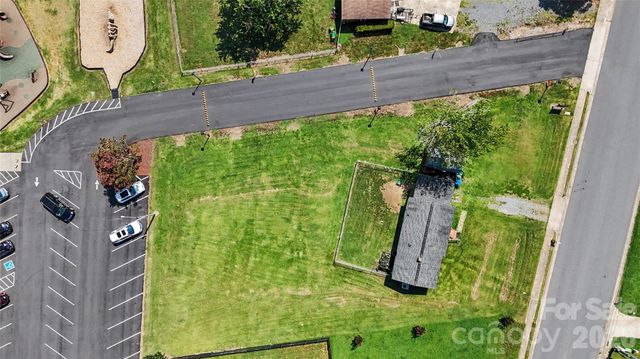 907 Lakeview Drive, Pineville, NC 28134