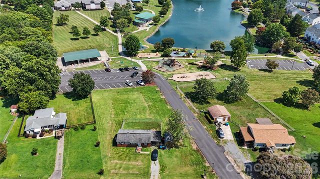 907 Lakeview Drive, Pineville, NC 28134