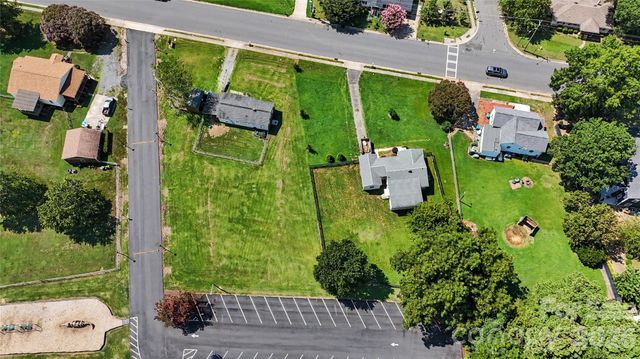 907 Lakeview Drive, Pineville, NC 28134