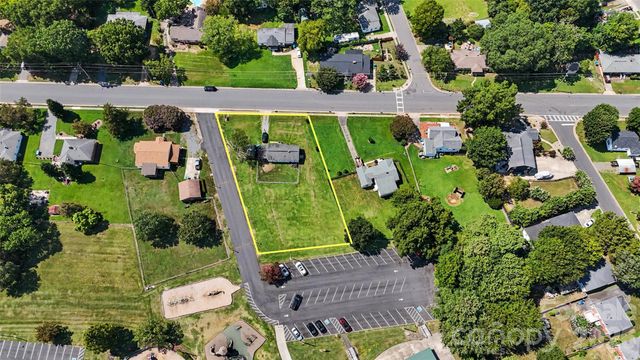 907 Lakeview Drive, Pineville, NC 28134