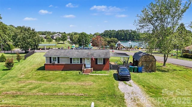 907 Lakeview Drive, Pineville, NC 28134
