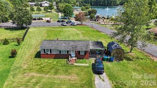 907 Lakeview Drive, Pineville, NC 28134