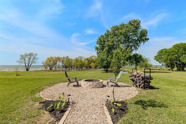 868 Briggs Boulevard, East Tawakoni, TX 75472