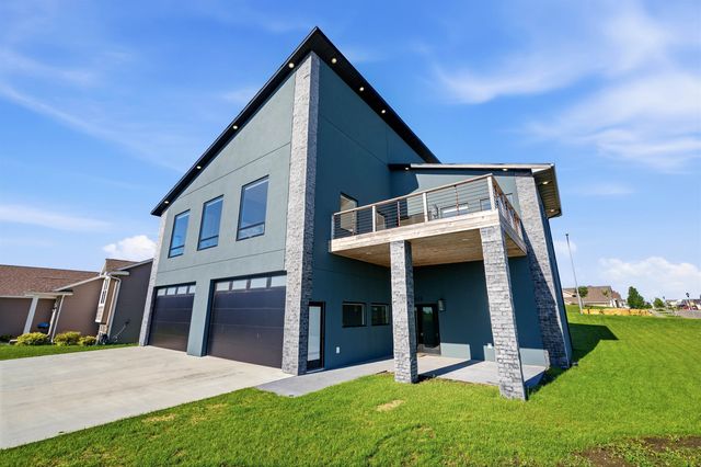 2513 15th Street NW, Minot, ND 58703