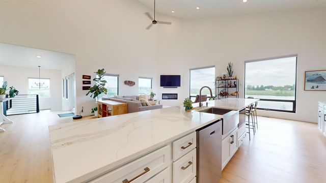 2513 15th Street NW, Minot, ND 58703