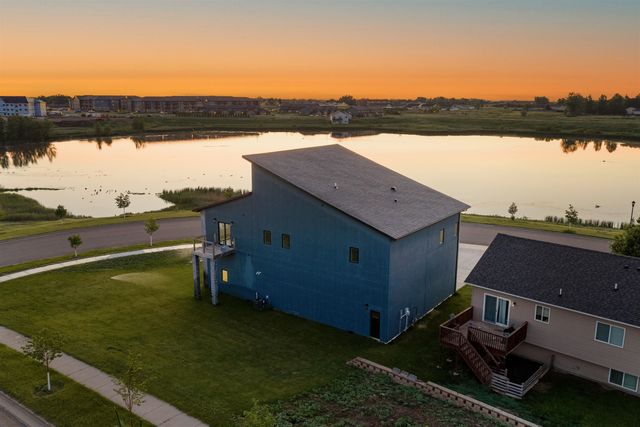 2513 15th Street NW, Minot, ND 58703