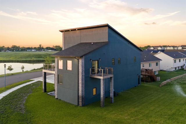 2513 15th Street NW, Minot, ND 58703