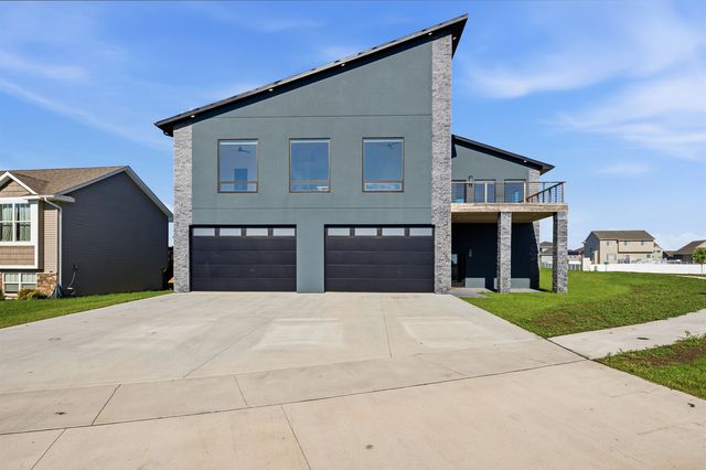 2513 15th Street NW, Minot, ND 58703