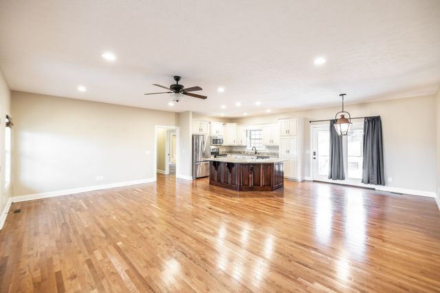 525 Bridle Path Ln, Hartsville, TN 37074