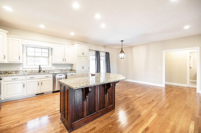 525 Bridle Path Ln, Hartsville, TN 37074