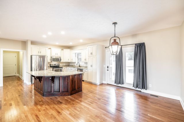 525 Bridle Path Ln, Hartsville, TN 37074