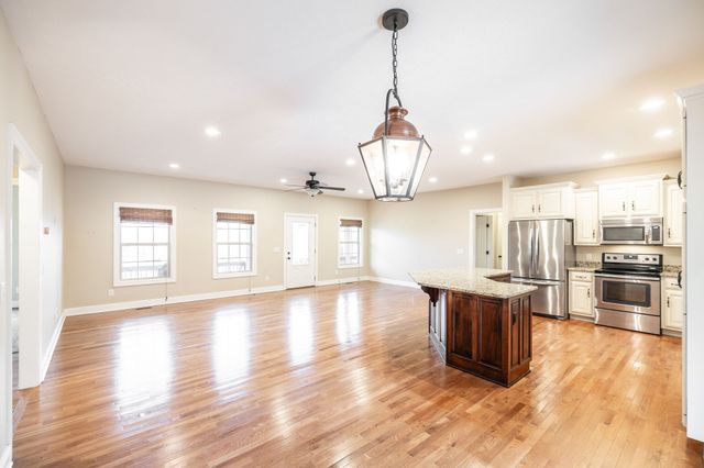 525 Bridle Path Ln, Hartsville, TN 37074