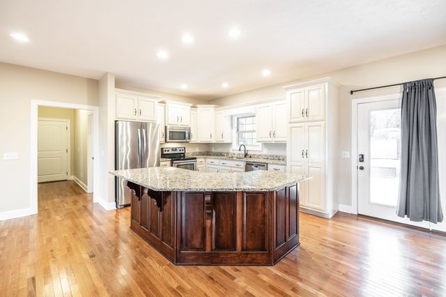 525 Bridle Path Ln, Hartsville, TN 37074