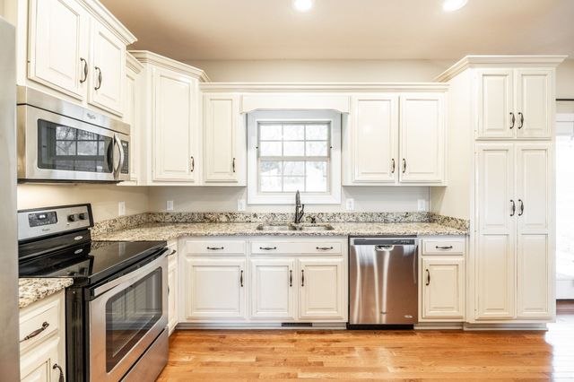 525 Bridle Path Ln, Hartsville, TN 37074