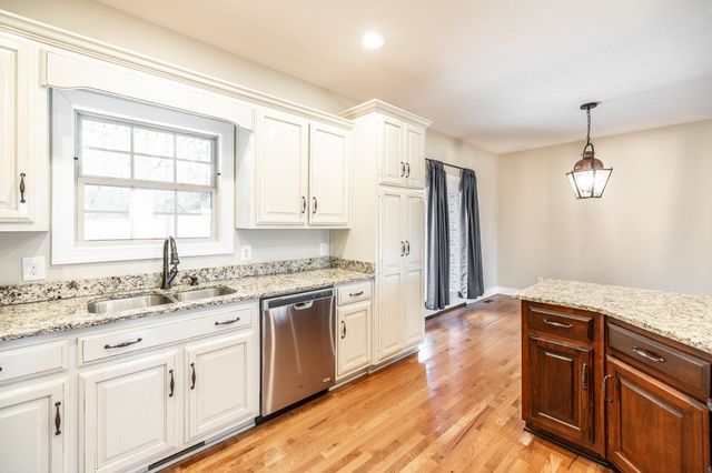 525 Bridle Path Ln, Hartsville, TN 37074