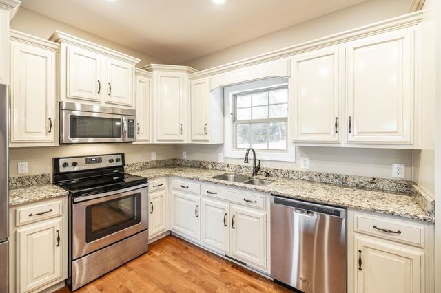 525 Bridle Path Ln, Hartsville, TN 37074