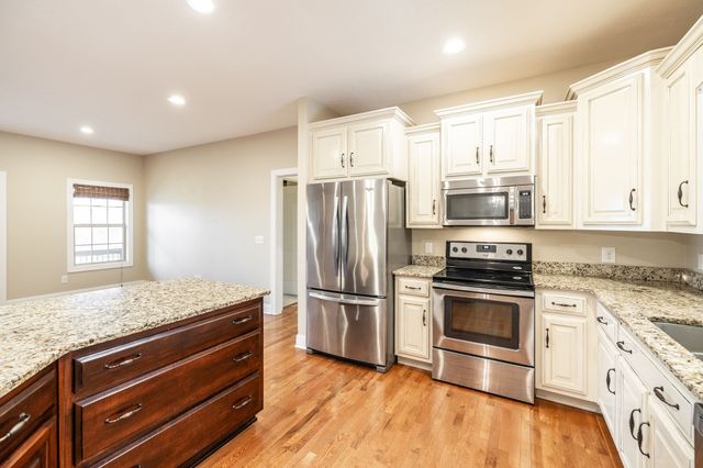 525 Bridle Path Ln, Hartsville, TN 37074