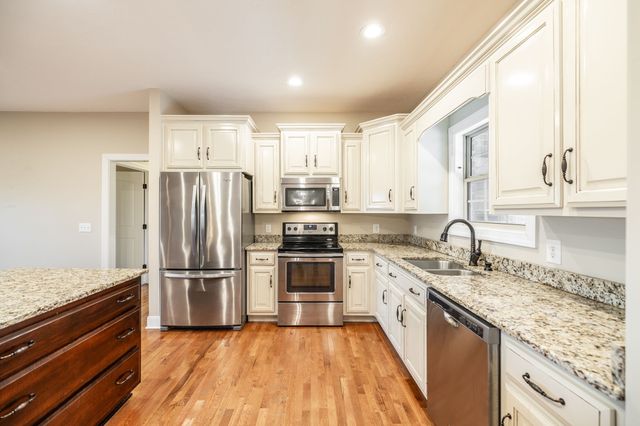 525 Bridle Path Ln, Hartsville, TN 37074