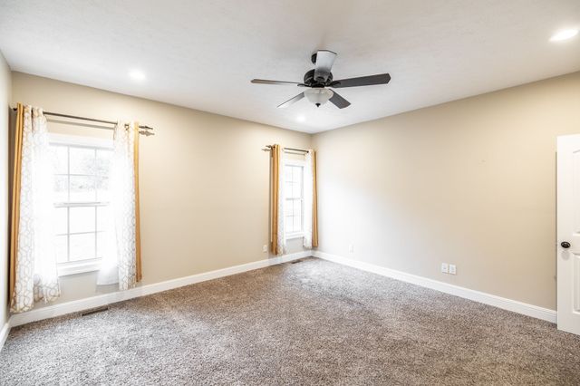 525 Bridle Path Ln, Hartsville, TN 37074