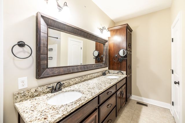 525 Bridle Path Ln, Hartsville, TN 37074