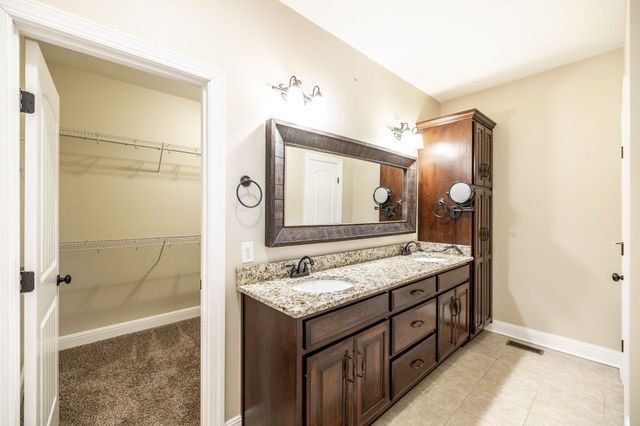 525 Bridle Path Ln, Hartsville, TN 37074