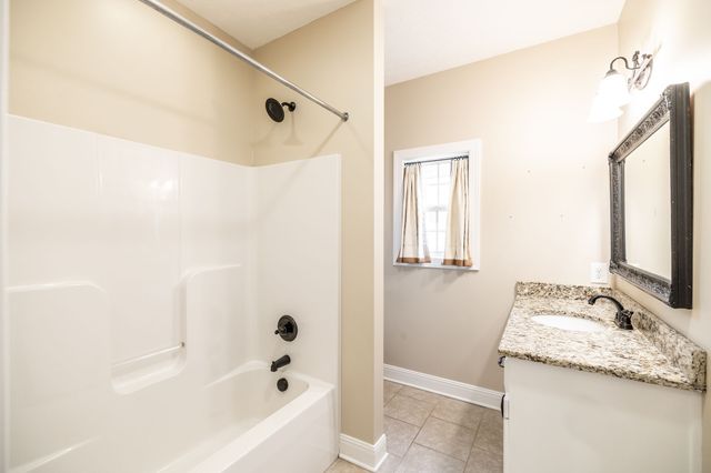 525 Bridle Path Ln, Hartsville, TN 37074