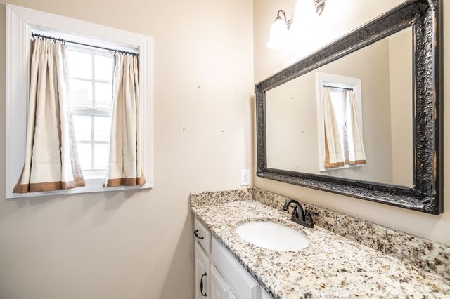 525 Bridle Path Ln, Hartsville, TN 37074