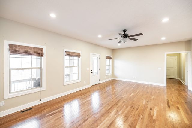 525 Bridle Path Ln, Hartsville, TN 37074