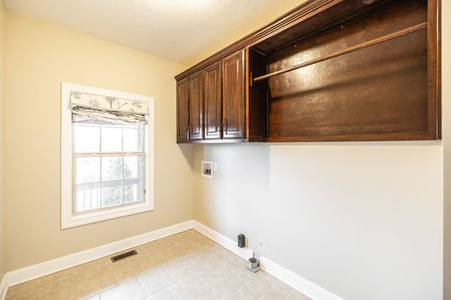 525 Bridle Path Ln, Hartsville, TN 37074