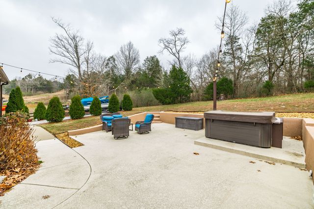 525 Bridle Path Ln, Hartsville, TN 37074