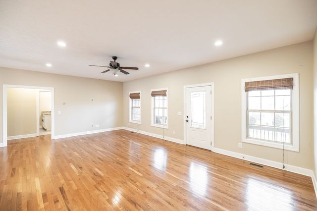 525 Bridle Path Ln, Hartsville, TN 37074