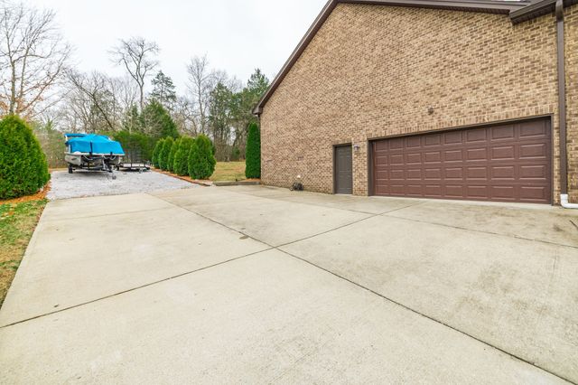 525 Bridle Path Ln, Hartsville, TN 37074