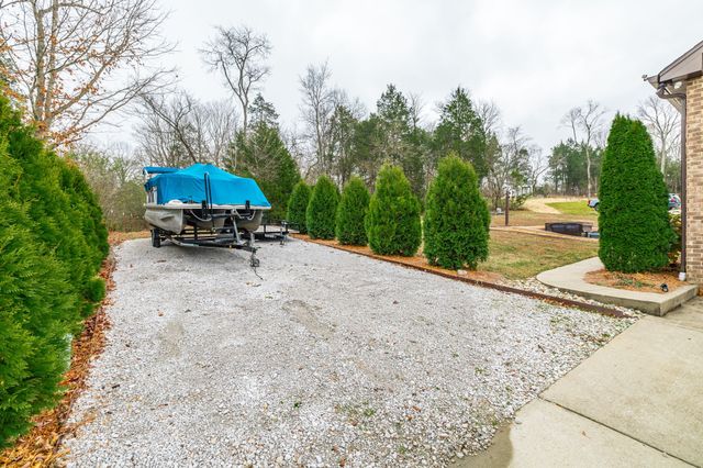 525 Bridle Path Ln, Hartsville, TN 37074