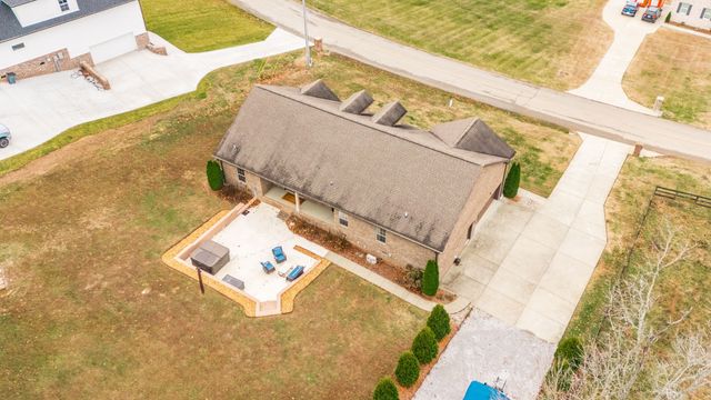525 Bridle Path Ln, Hartsville, TN 37074