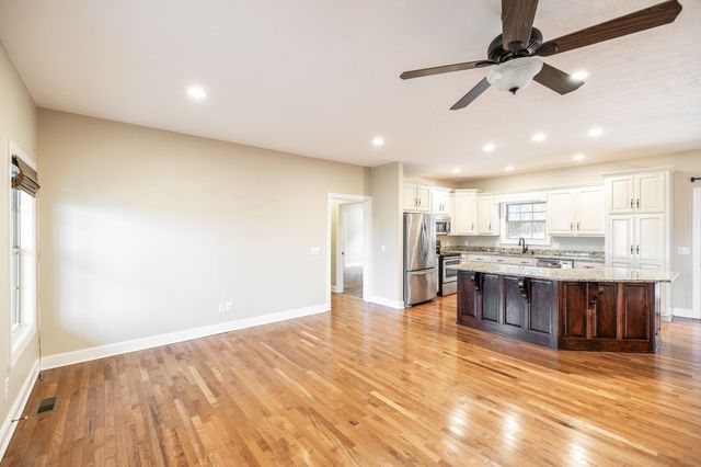 525 Bridle Path Ln, Hartsville, TN 37074