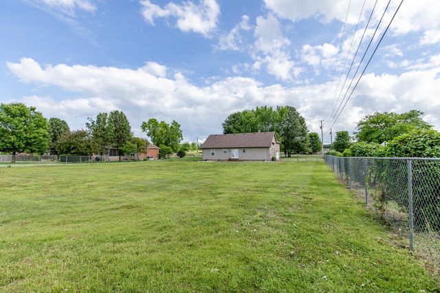 443 Clearview Rd, Cottontown, TN 37048