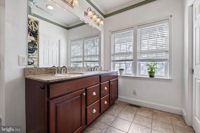 9 HEMPSTEAD DR, Newark, DE 19702