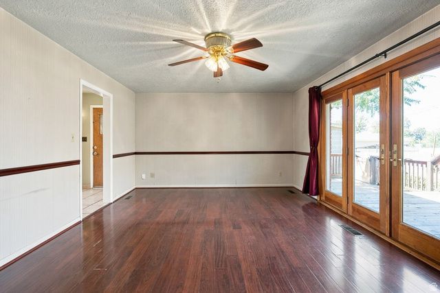 1079 E HILLCREST DR, Springville, UT 84663
