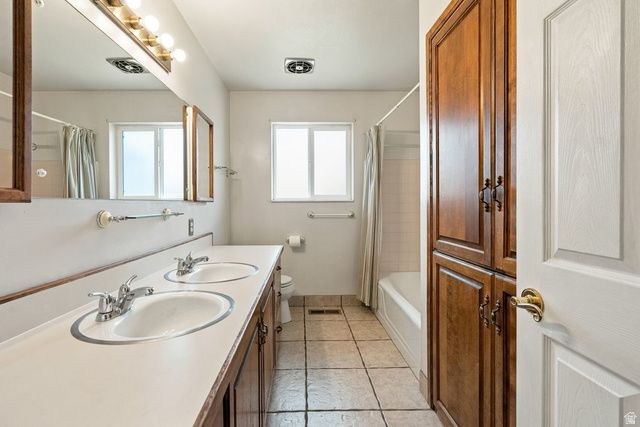 1079 E HILLCREST DR, Springville, UT 84663