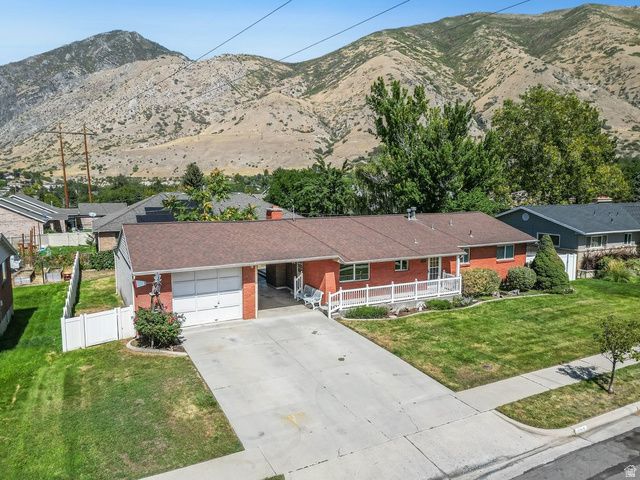 1079 E HILLCREST DR, Springville, UT 84663