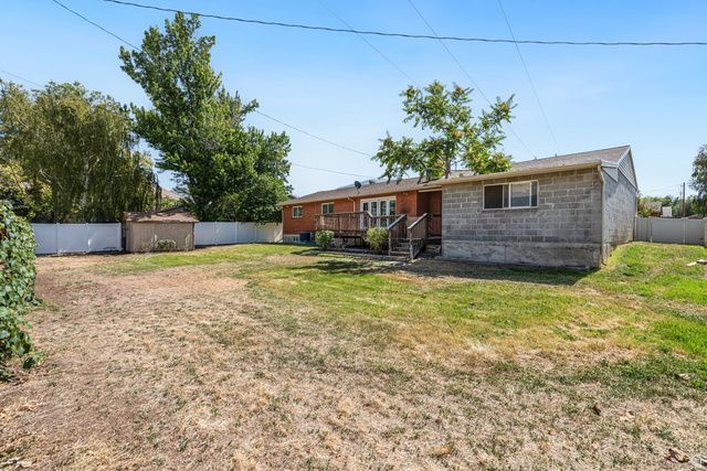 1079 E HILLCREST DR, Springville, UT 84663