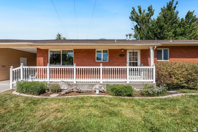 1079 E HILLCREST DR, Springville, UT 84663