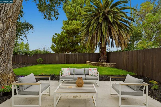 2321 Sunshine Dr, Concord, CA 94520