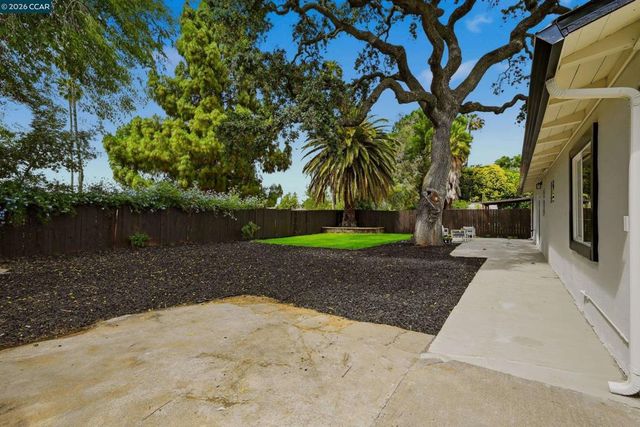 2321 Sunshine Dr, Concord, CA 94520
